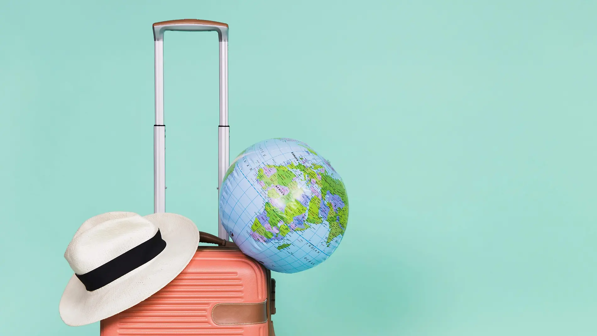 pink-suitcase-with-hat-globe-it