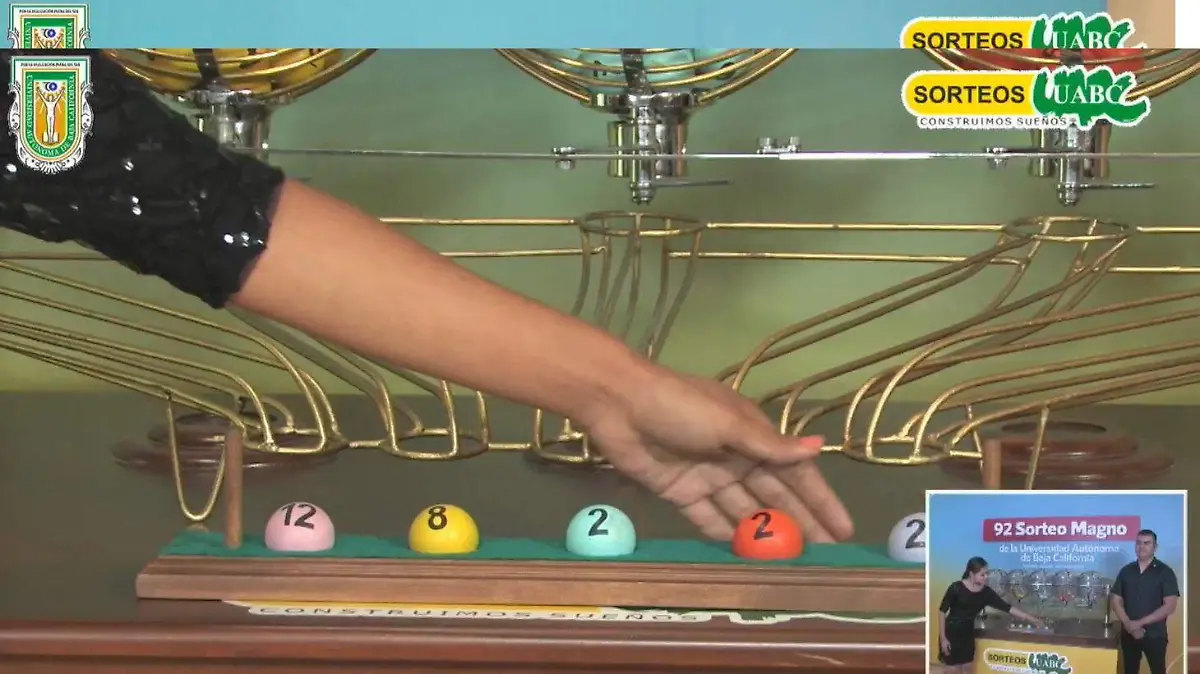 Carlos, de Tijuana, es millonario con el 92 Sorteo Magno de la UABC