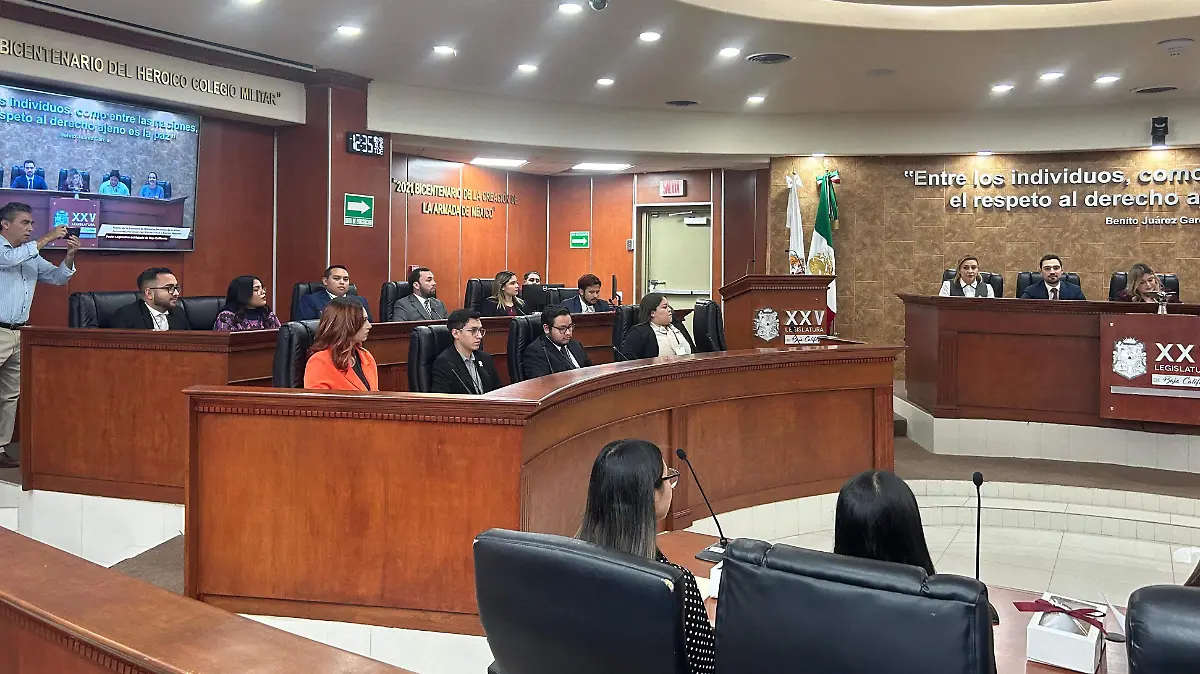 Instalan Octavo Parlamento de las Juventudes en congreso estatal