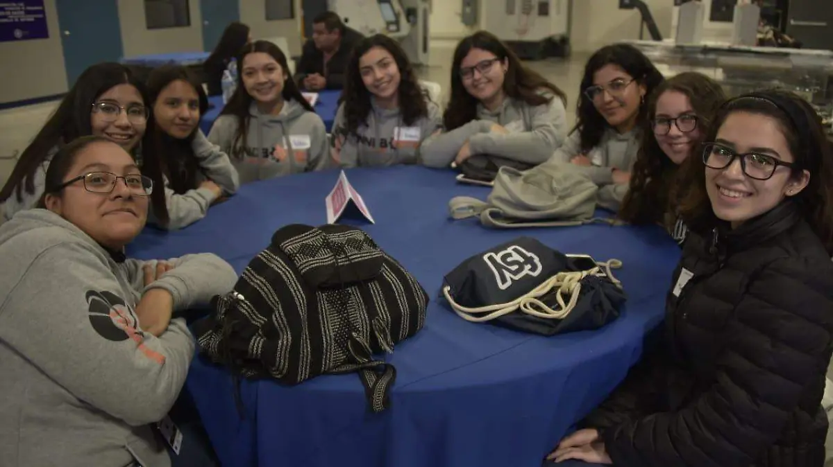 Capacitan a jovencitas en ciencias exactas 2