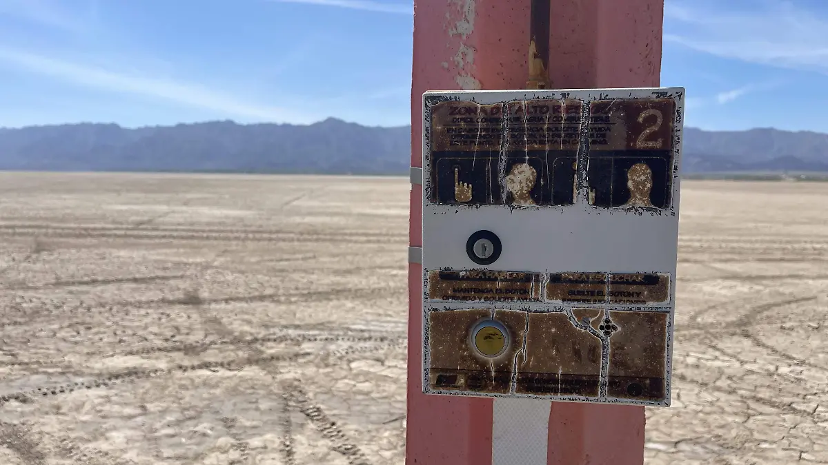Poste abandonado de la Laguna Salada 6