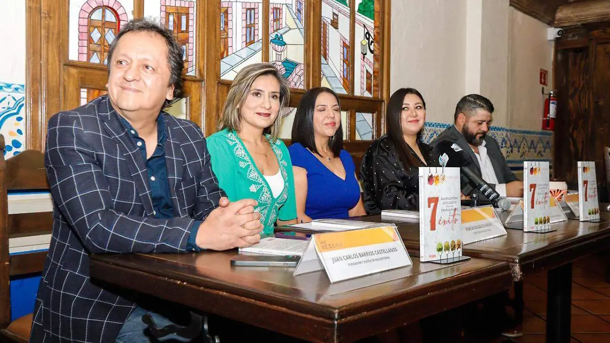 Comparten secretos de éxito de la Cenaduría Selecta en libro