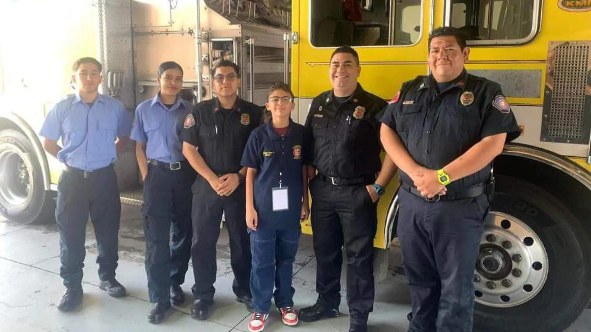 Eliot Mauricio fue director de Bomberos por un día