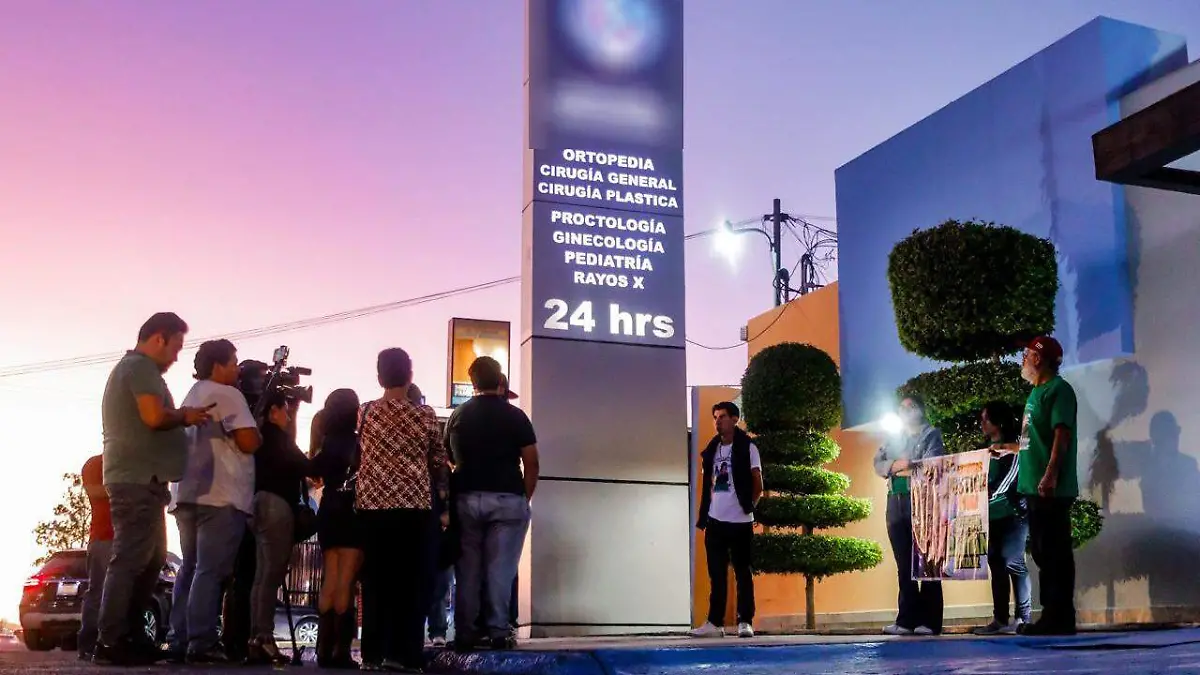 Caso Damián: familiares se manifiestan afuera de la clínica