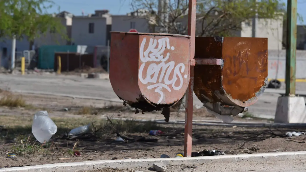 Denuncian parques muncipales en estado de abandono 