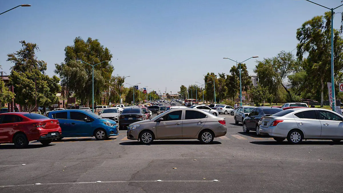 No hay acuerdo con choferes de plataforma; sigue bloqueo