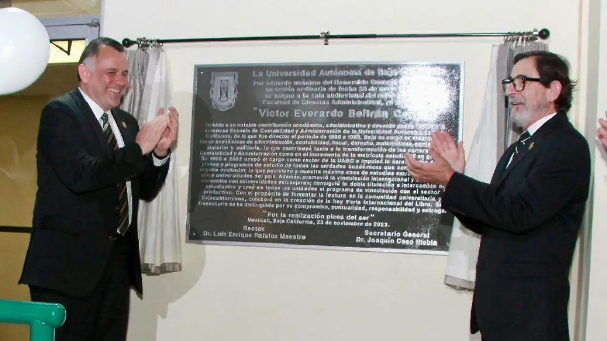 Honra UABC a ex Rector Víctor Beltrán