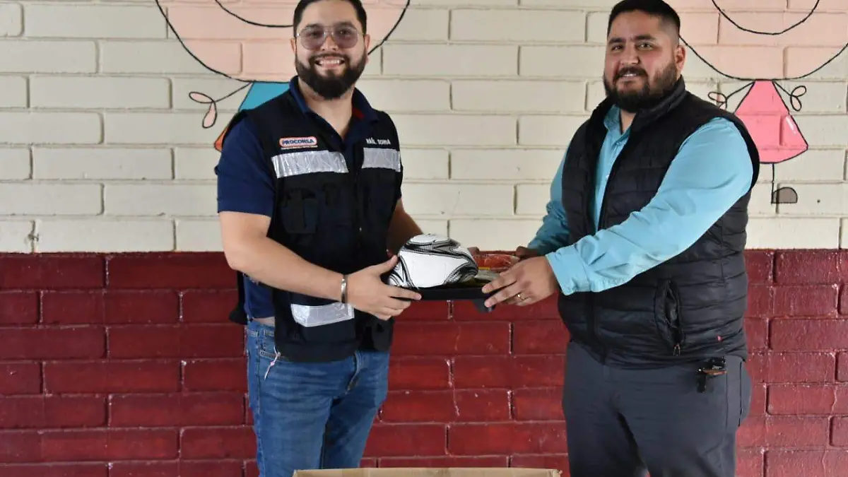 Primaria “Héroes de la Reforma” recibe donación de Proconsa