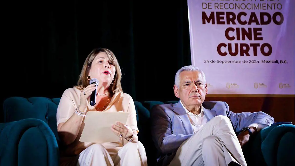 Develan placa que declara al Cine Curto como edificio histórico