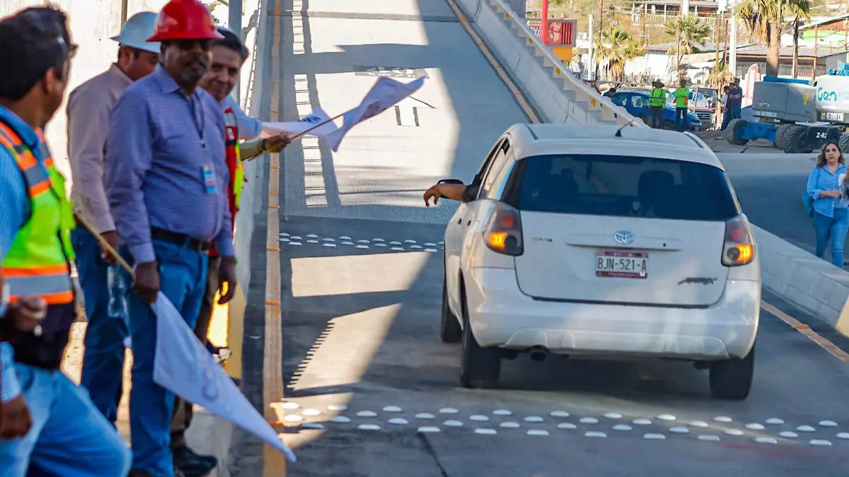 Abren a circulación uno de los puentes del Eje Central