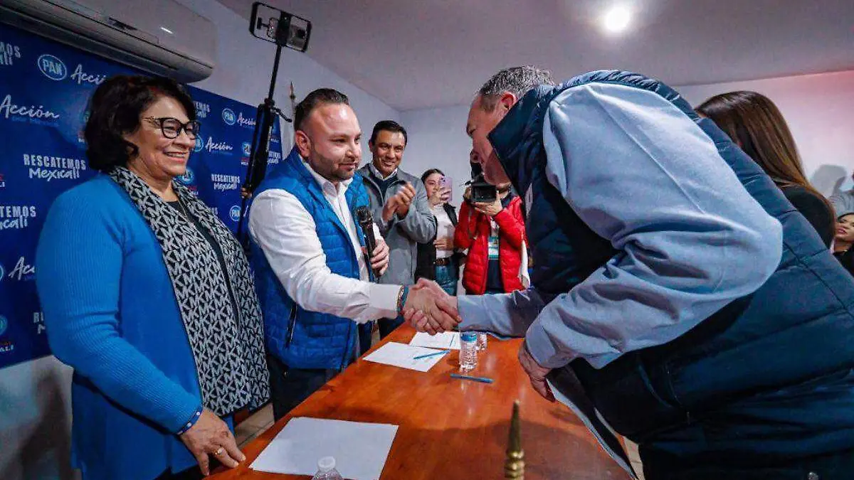 Se registra Francisco Fiorentini por la alcaldía de Mexicali