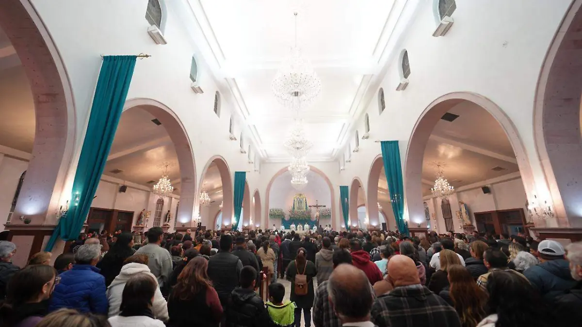 Brindan solemne celebración a la Virgen María en catedral
