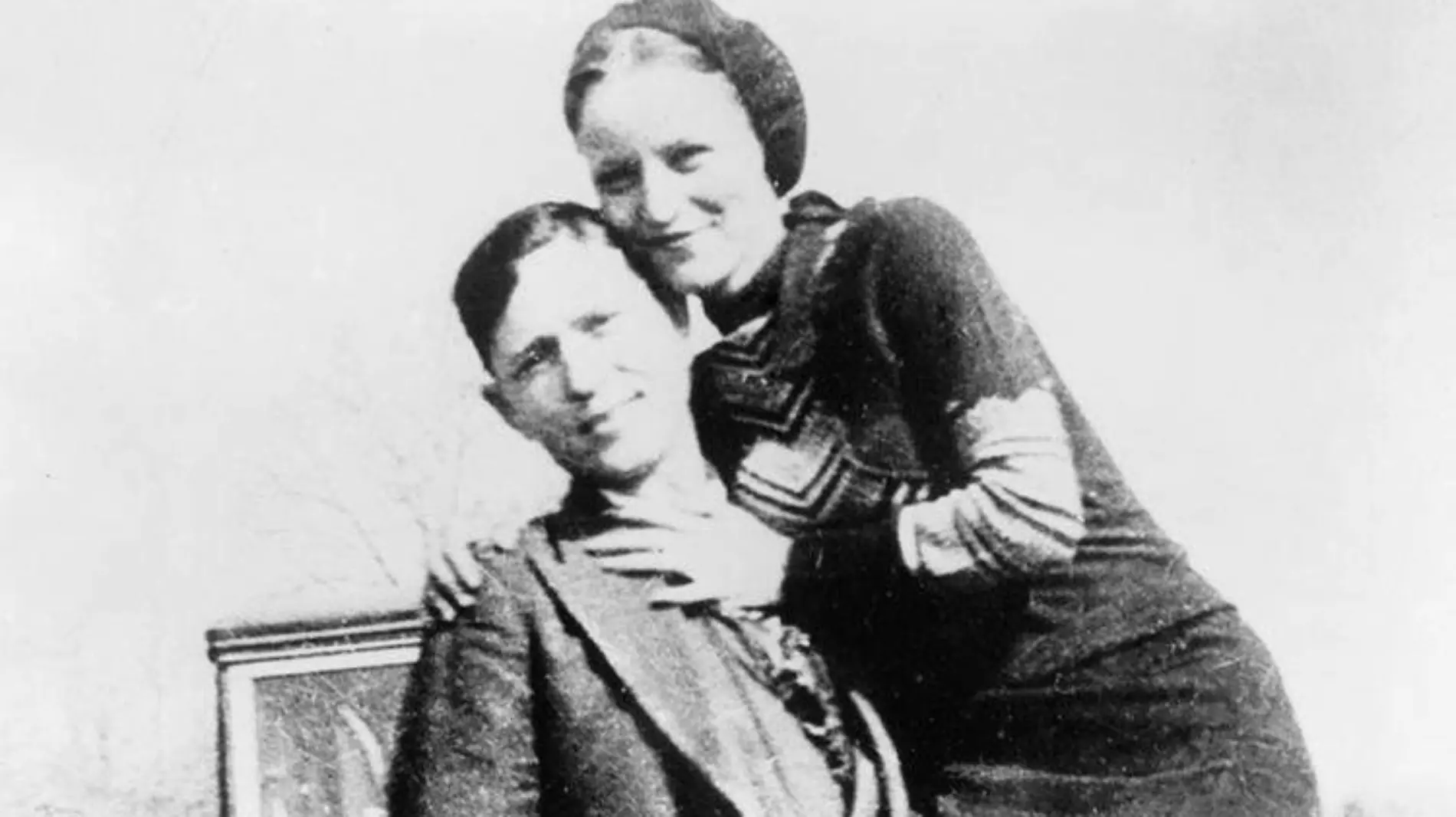 Portrait-Bonnie-Parker-Clyde-Barrow-1933