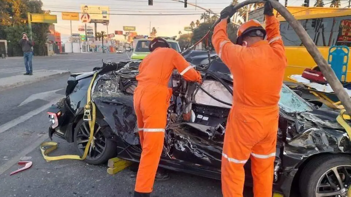 Cinco heridos en choque sobre Benito Juárez