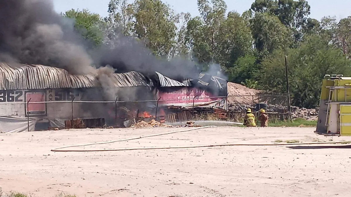 Incendio en comercio dejó daños totales