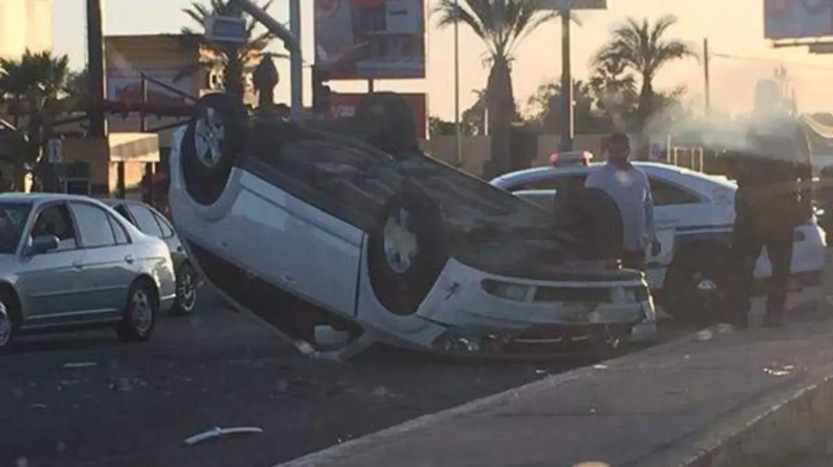 Volcadura por la calzada CETYS