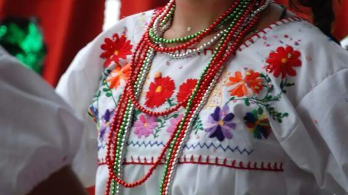 Traje-de-china-poblana-570x321