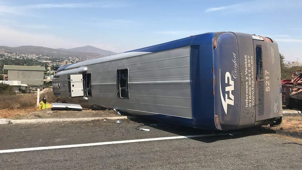 Volcadura en la autopista Mexicali-Tijuana