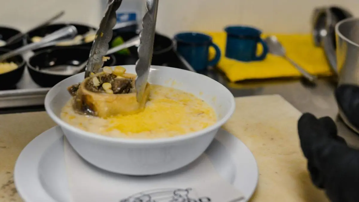 coctel de elote con tuetano