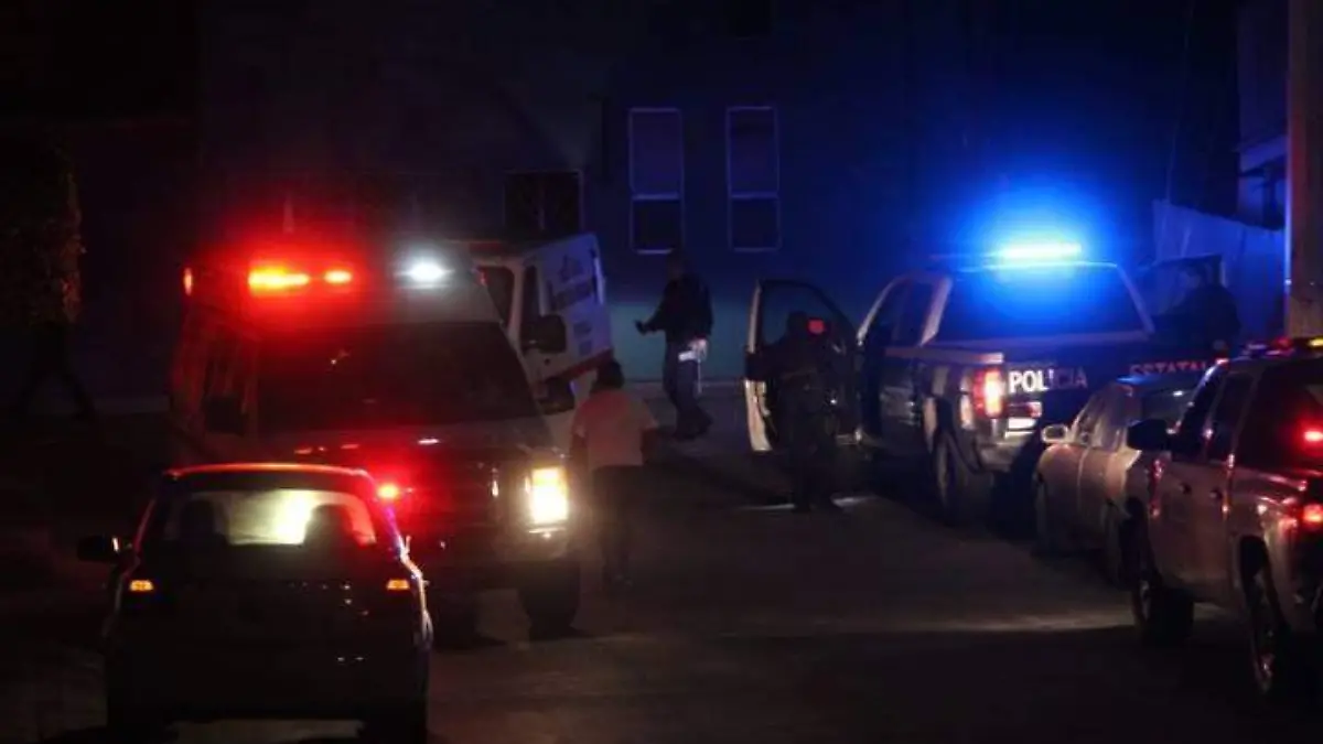 Ambulancia, policías