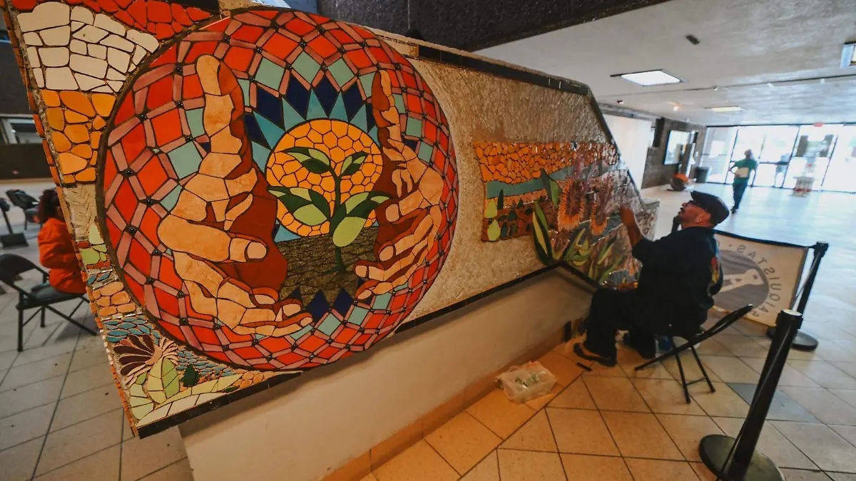 Empresarios pagan 750 mil pesos para mural de mosaico