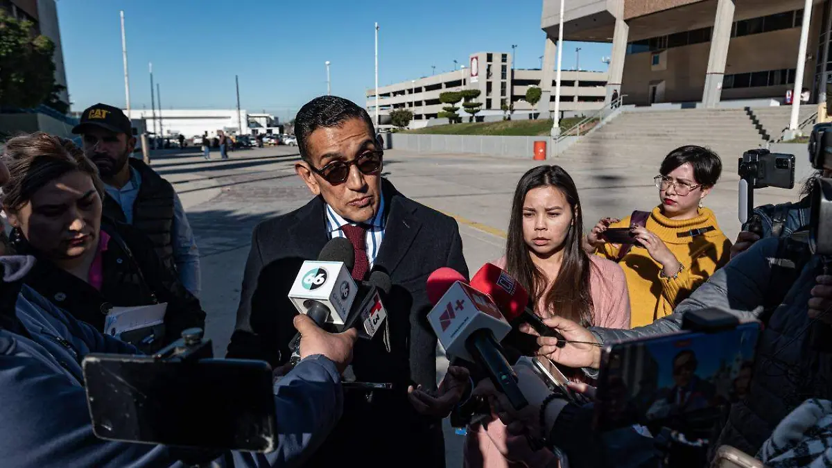Maestra denuncia acoso y hostigamiento de director 
