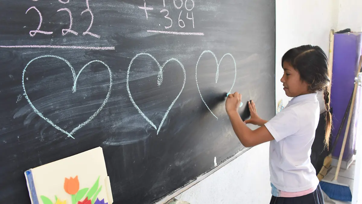 Ejemplar labor de maestras sin título 2