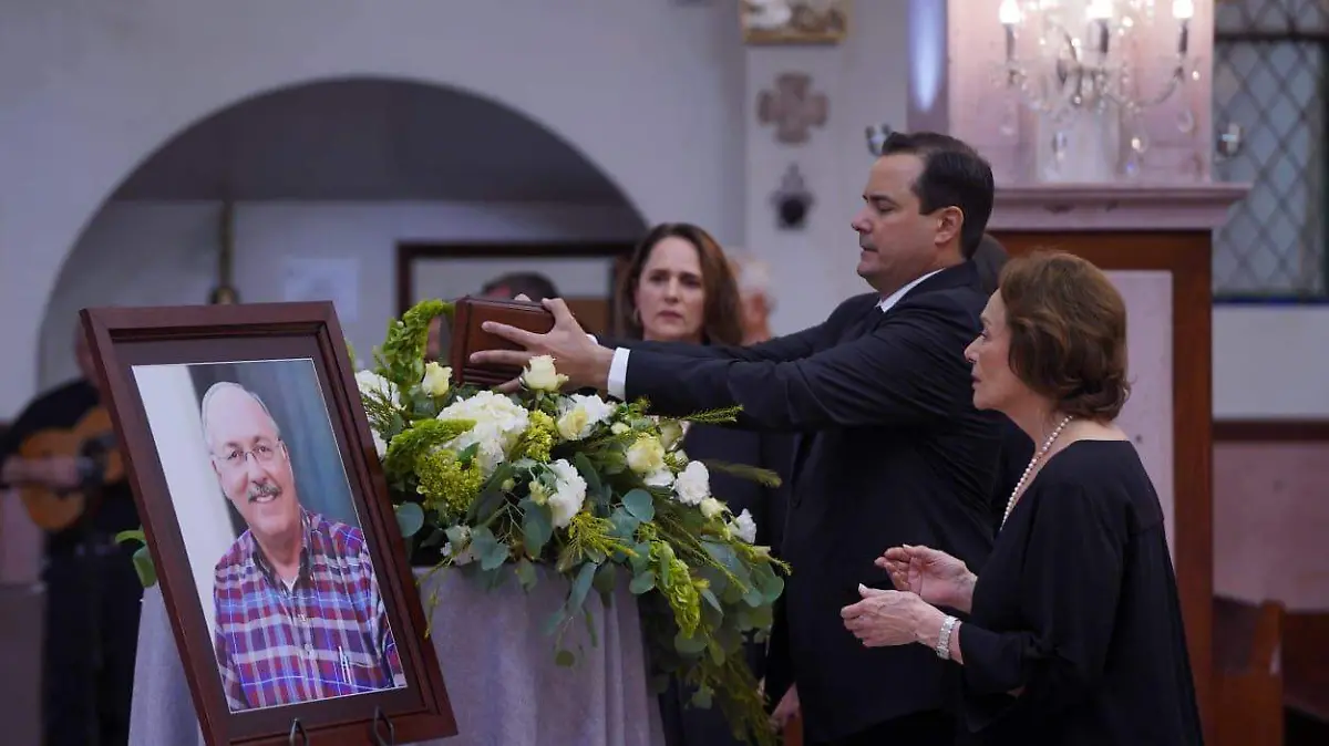 Despiden con cenizas presentes en misa a Eugenio Elorduy