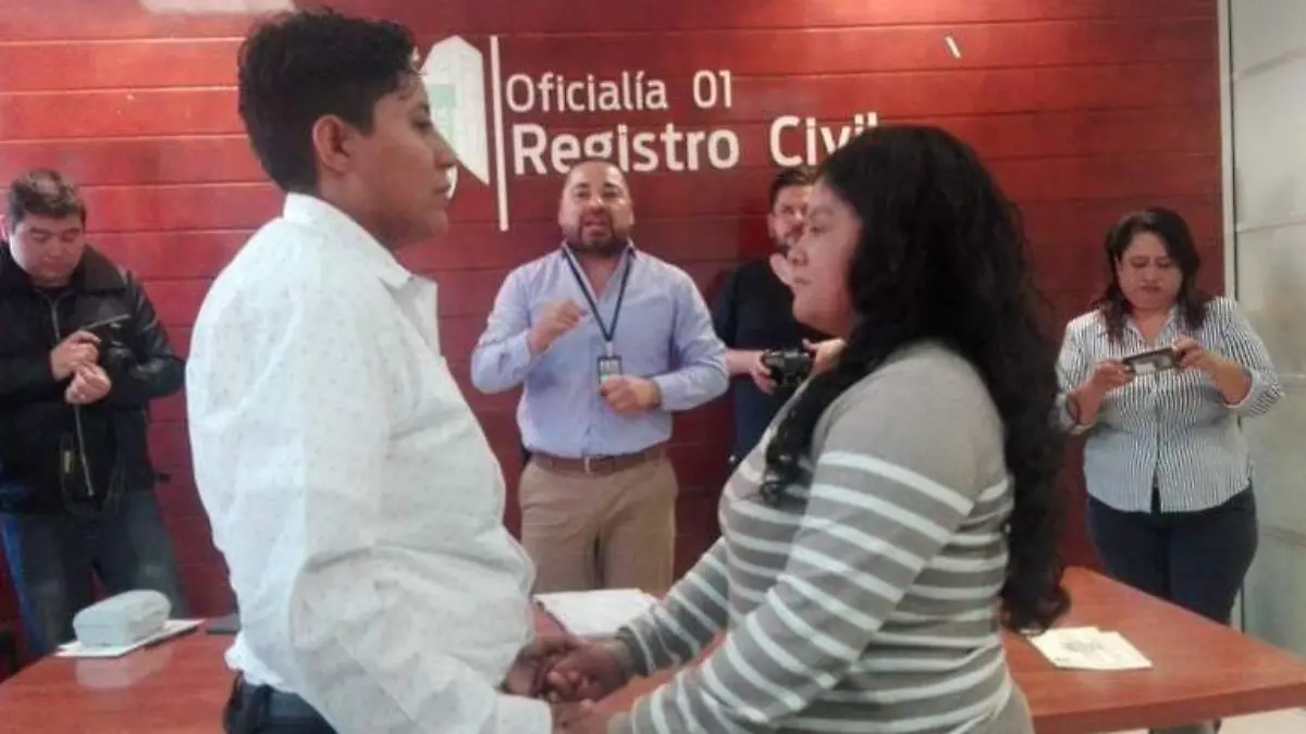 Pareja matrimonio igualitario