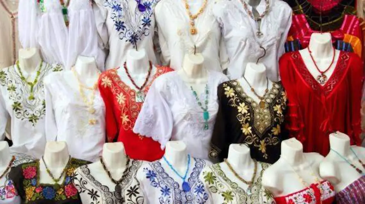 Trajes-típicos-Yucatán-570x321