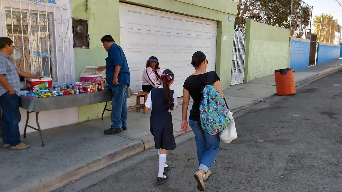 Denuncian máquinas tragamonedas cerca de escuelas