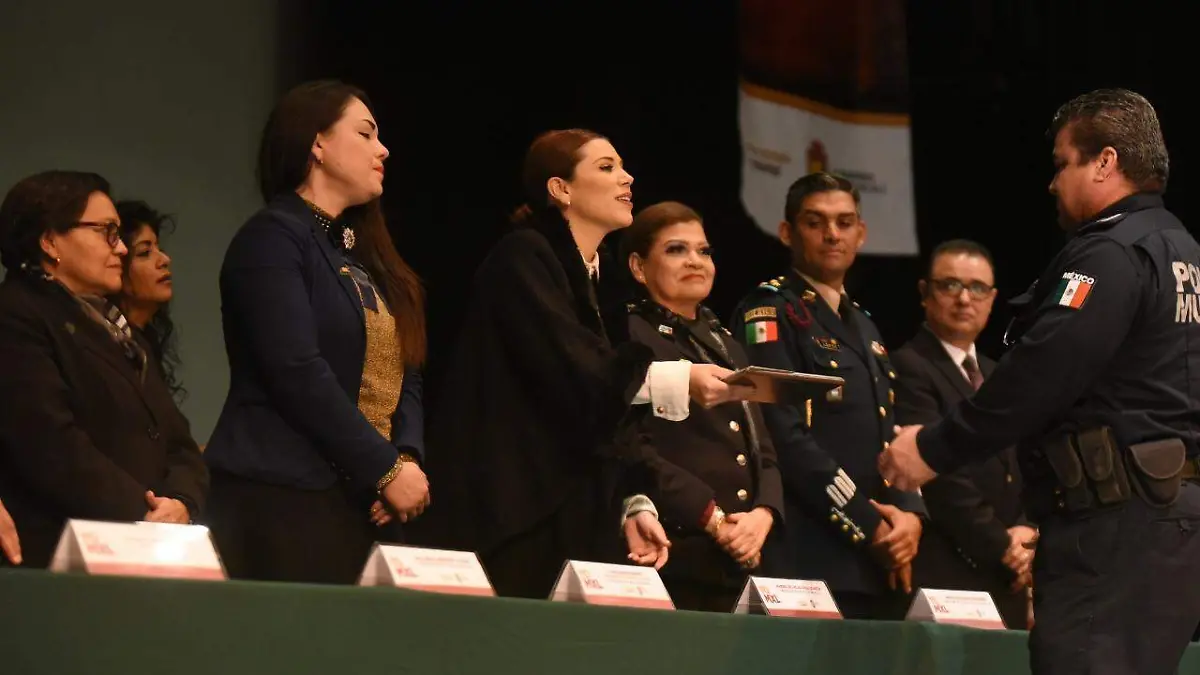 Reconoce policías