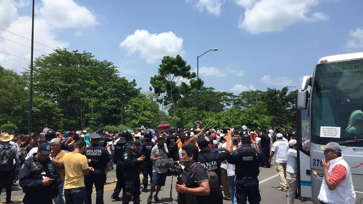 Caravana migrante ingresa ilegalmente a México