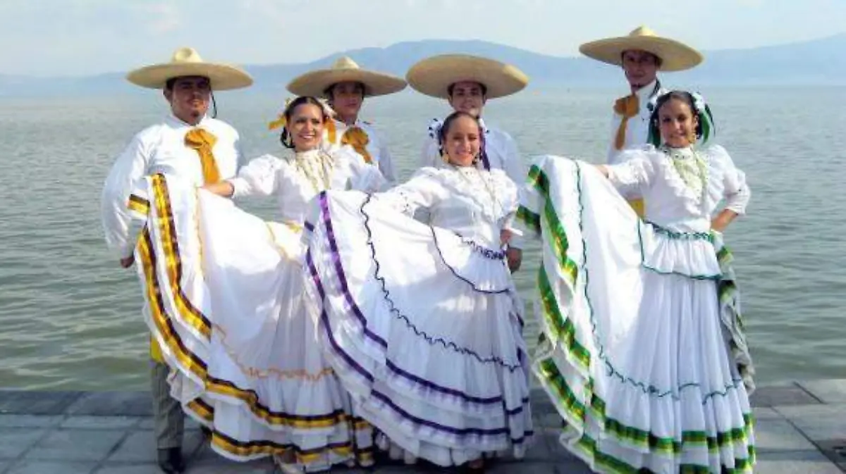 Traje-típico-de-Aguascalientes-570x321