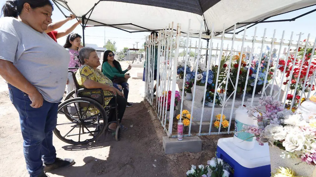 Poca afluencia en panteón el día del padre