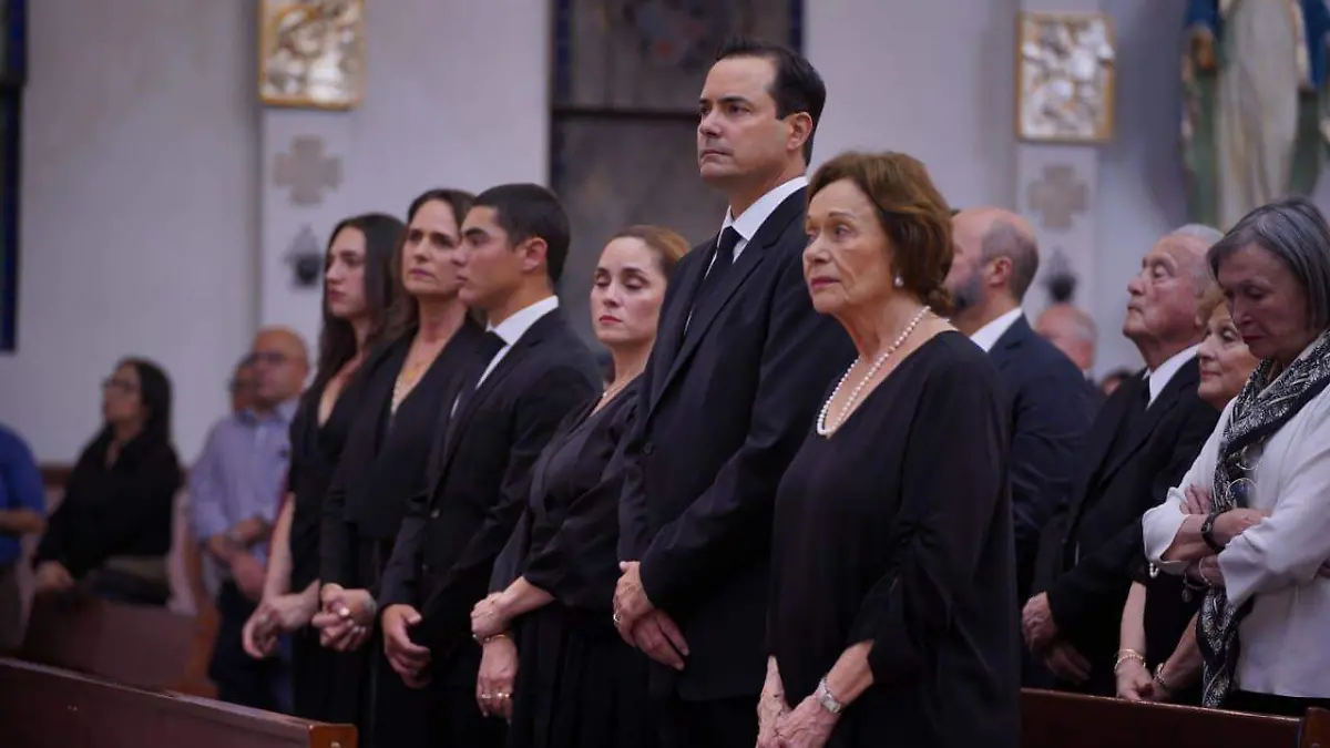 Despiden con cenizas presentes en misa a Eugenio Elorduy