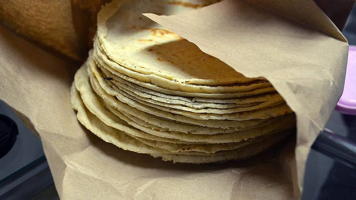 Tortillas_de_maiz_blanco_(México)_01