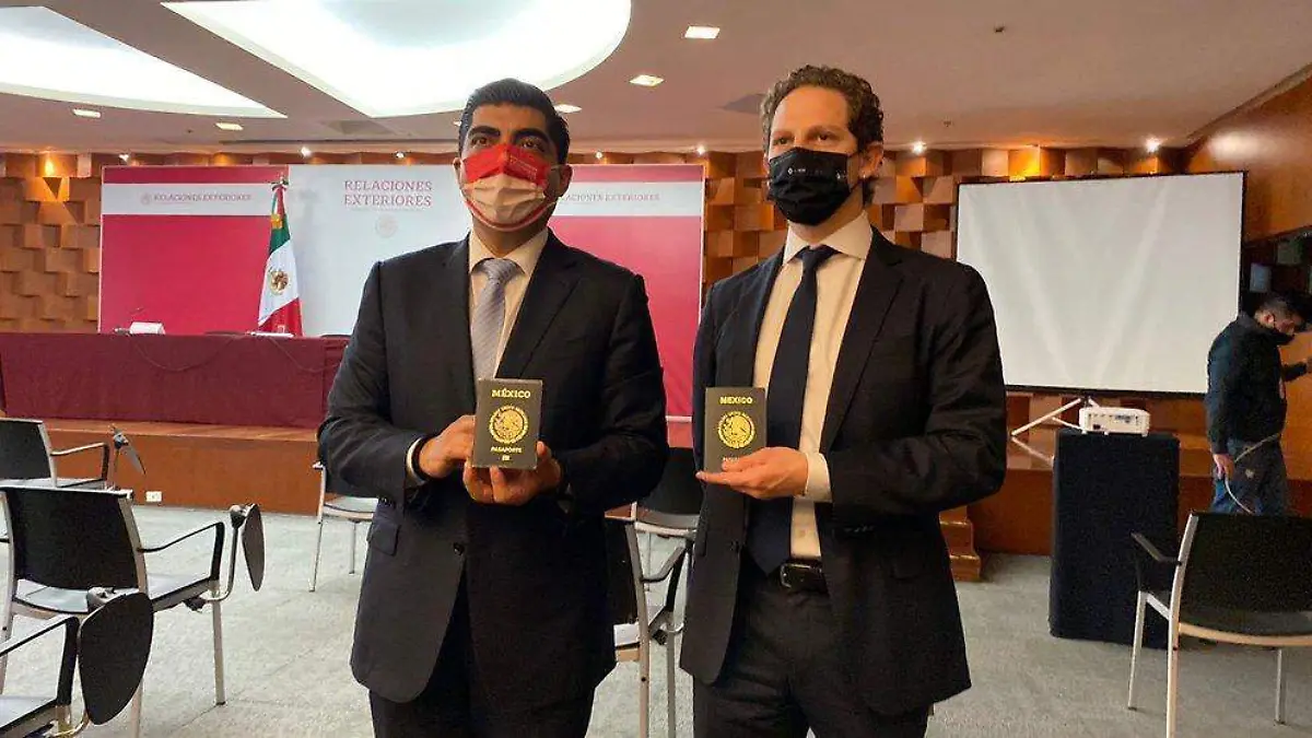 Presenta SRE nuevo pasaporte electrónico mexicano