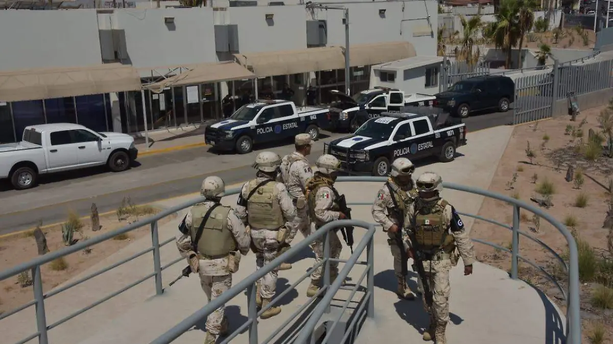 Se amotinan centroamericanos en INM de garita centro