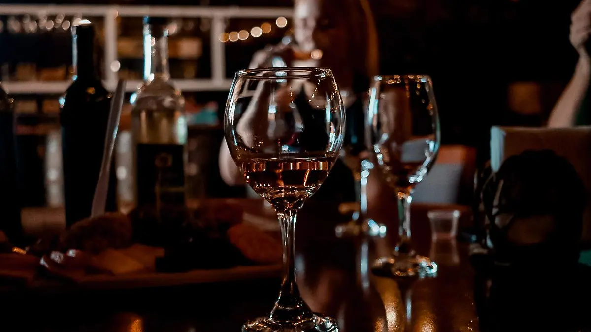Vino - Valle de Guadalupe - vitivinícola - copa de vino