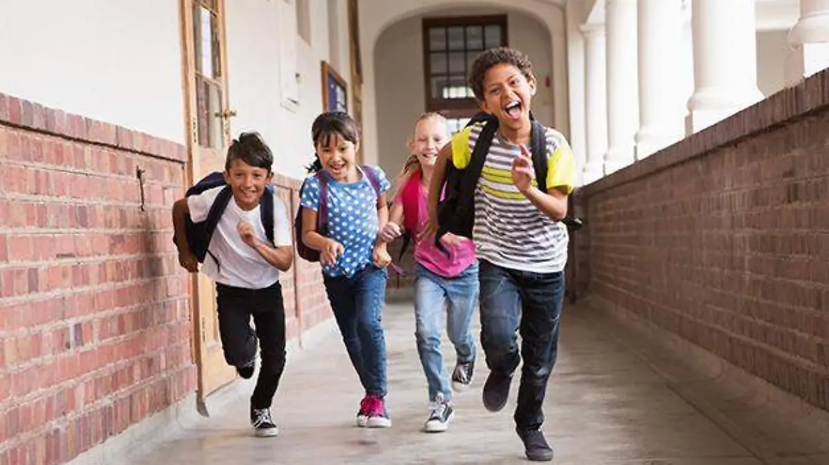 ninos-escuela-correr