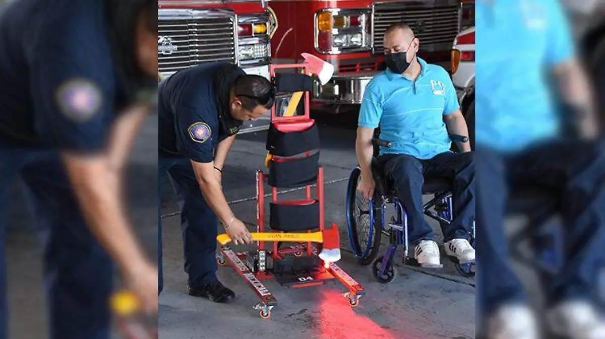 Entregan bipedestador con temática de Bomberos a Juan Pablo