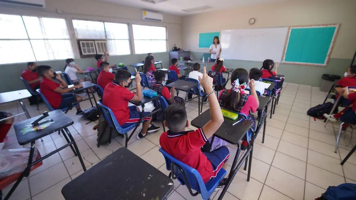 Regresan niños mexicalenses a las aulas