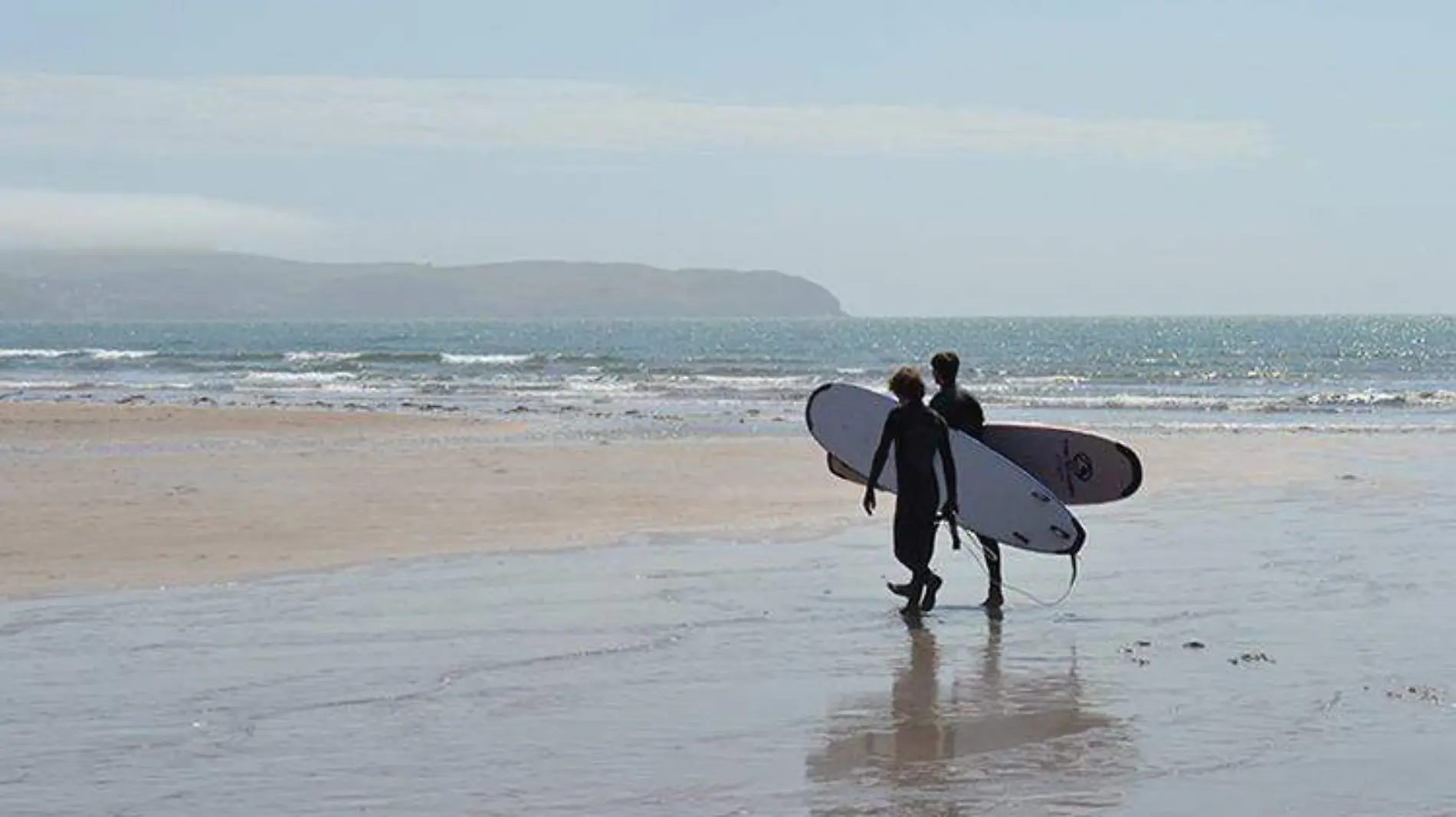 DSC_0175_surfers_at_Bigbury_on_Sea