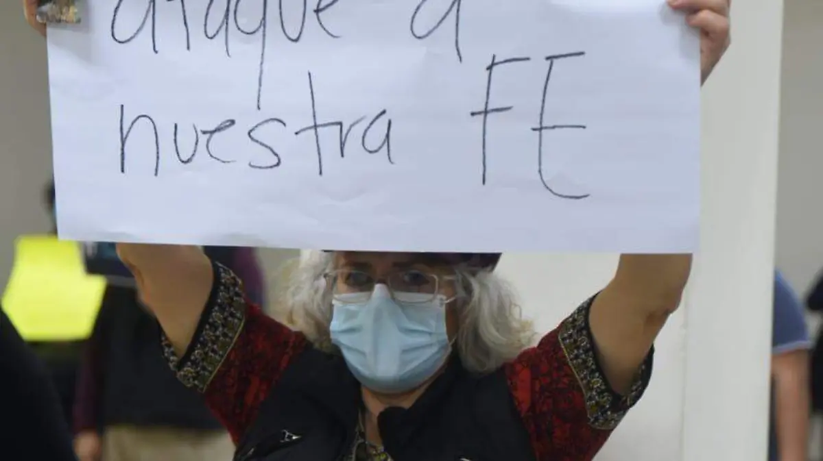 Protestan por cierre de Iglesias