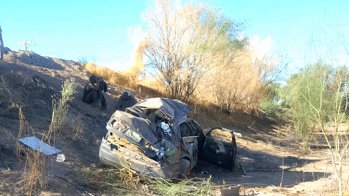 Choca carro con bachilleres 5 lesionados