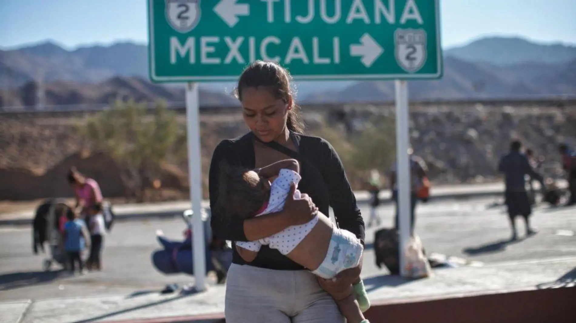 migrantes-centroamericanos-continuan-su-trayecto-hoy-por-la-nortena-ciudad-de-mexicali-con-rumbo-a-la-fronteriza-tijuana-mexico-_901_600_1689790