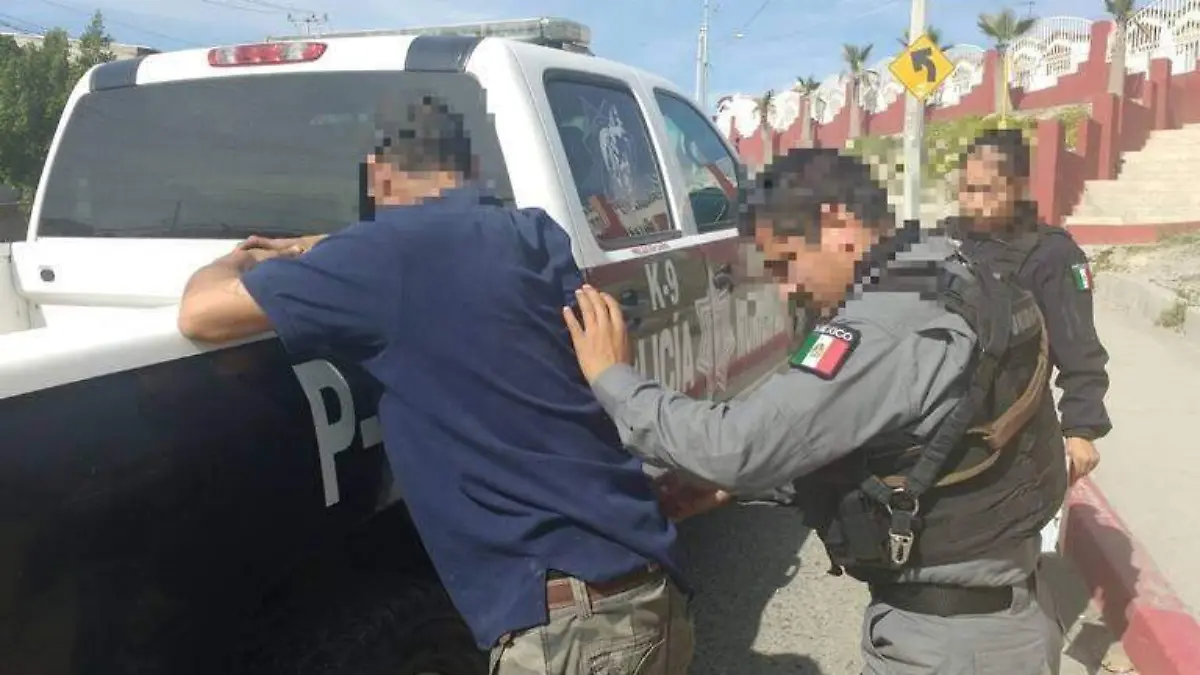 Policías, detenido