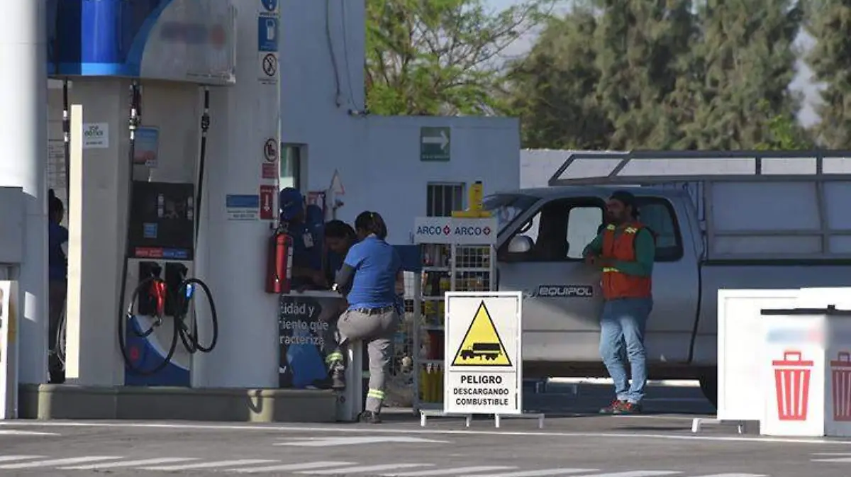 Persiste escasez de combustible