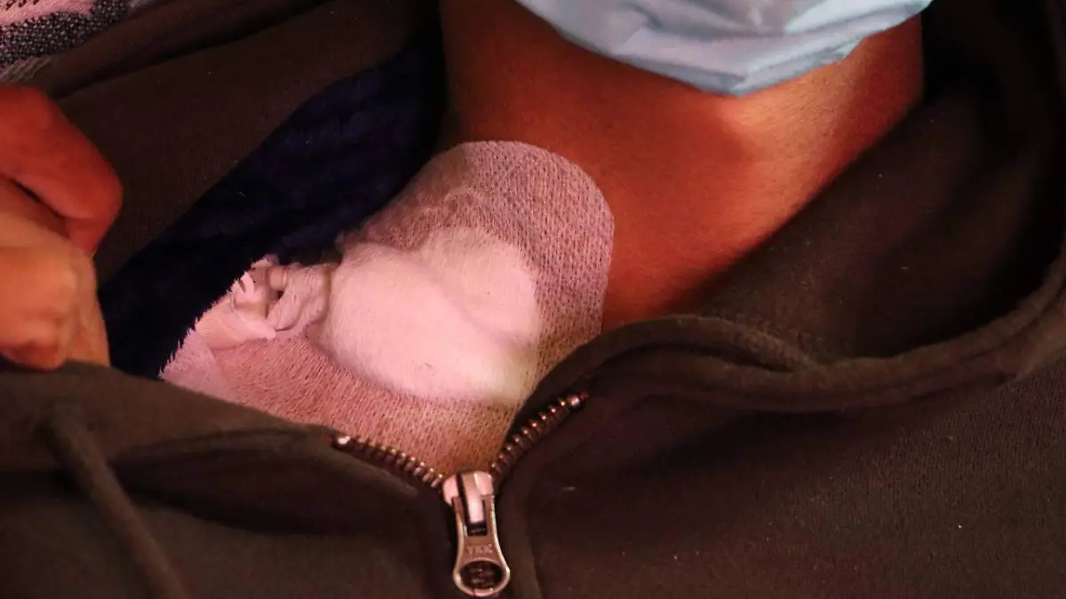 Joven pide ayuda para su estudio